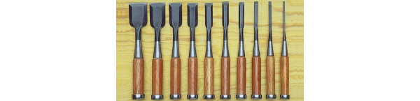 Oire Nomi - einzeln 3 mm, japanischer Stechbeitel Traditionelle Stechbeitel mit Roteichenheft. Grifflänge: 95 mm, Blattlänge: 60 mm Gesamtlänge: 225 mm Schneide: Carbonstahl