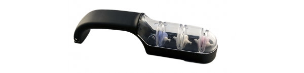 Universal-Schleifgerät, Schleifgerät für japanische Messer  Universal-Schleifgerät mit drei verschiedenen Körnungen: grob, mittel, fein Einfache Handhabung zum schnellen Schärfen- und Abziehen. Wasser einfüllen, je nach Bedarf  Schleifstein auswählen und das Messer mehrmals durchziehen. Das Schleifgerät  kann einfach gereinigt werden.
