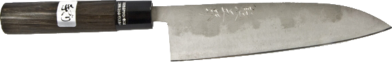 Kumagoro - 180 mm Gyuot, japanisches traditionelles Küchenmesser Kumagoro - Gyuot 180 mm Schmiedetechnik: 3 Lagen, gehämmert roh Griff: Kastanienholz Zwinge: Metall Klinge: High carbon stell (white paper #1), beidhändig